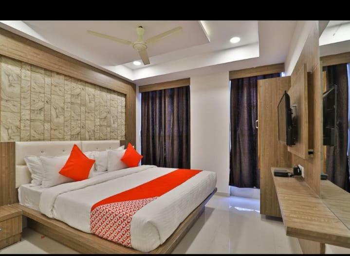 Hotel Pathik Villa Ahmadabad Zewnętrze zdjęcie